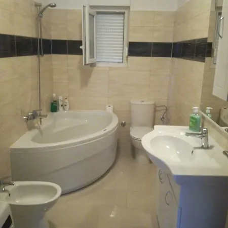 Lucija アパート ザダル